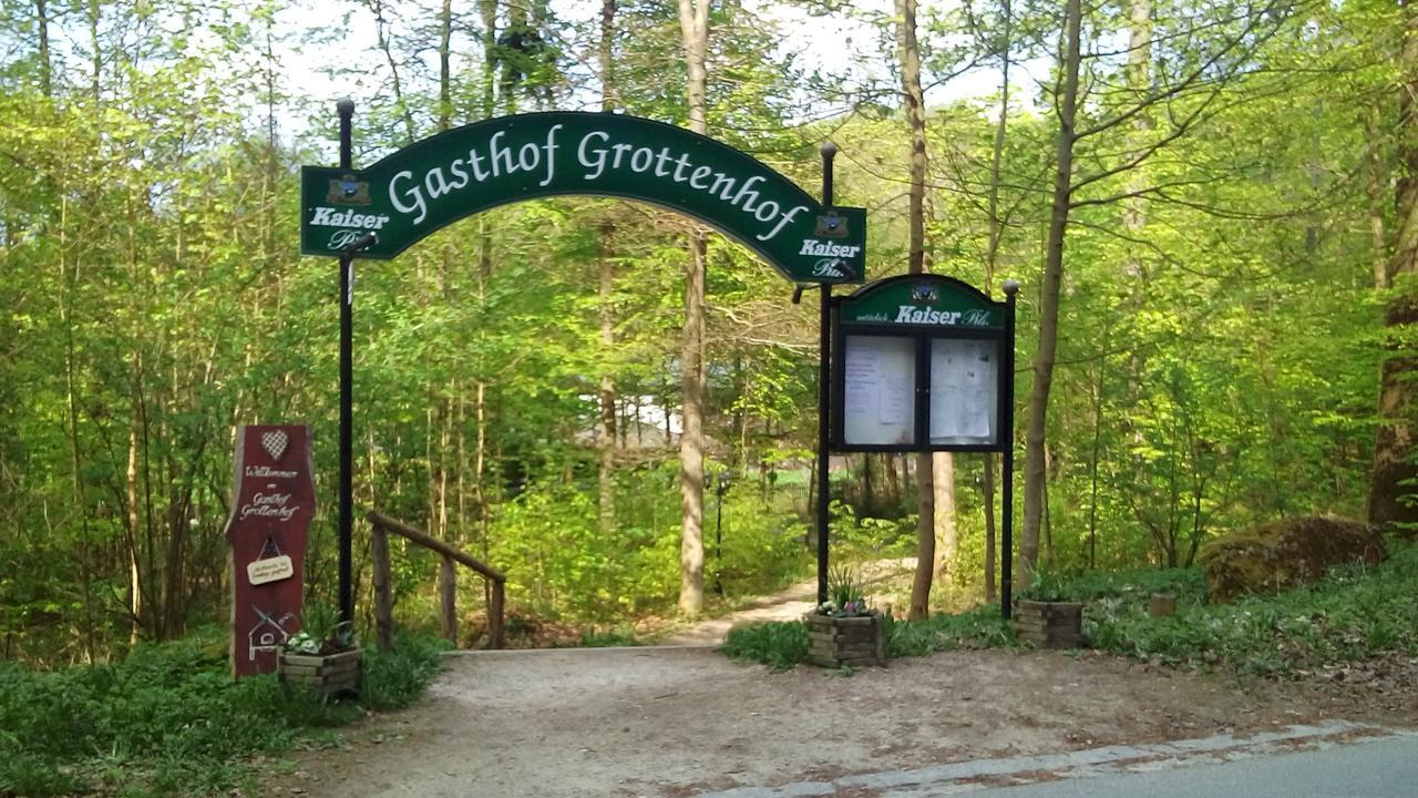 Отель Gasthof Grottenhof Neuhaus an der Pegnitz Экстерьер фото